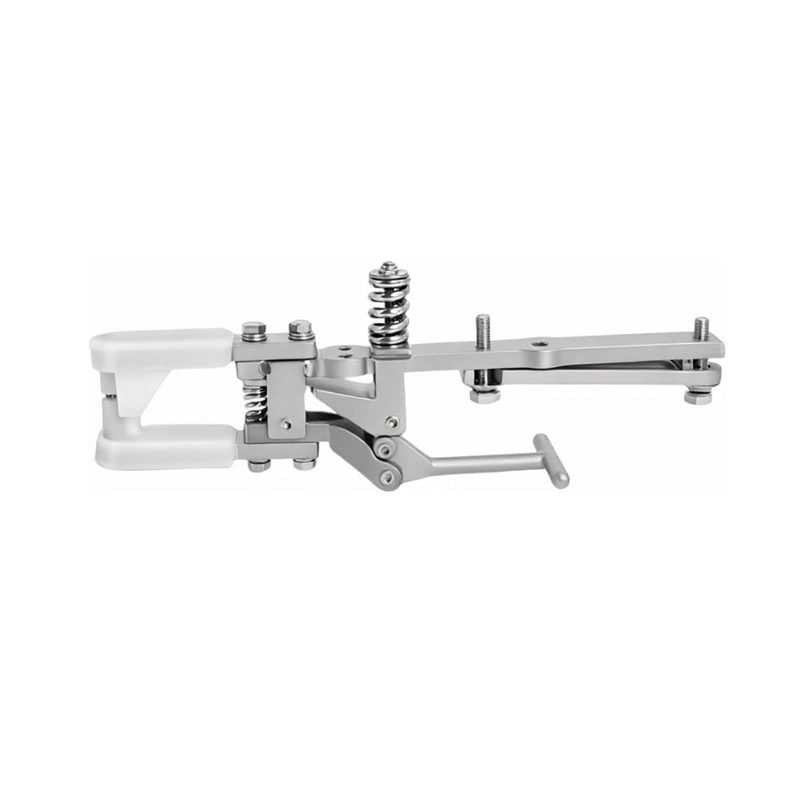 How does an electroplating clip ensure excellent electrical conductivity, ensuring uniform current transmission and improving the adhesion and density of the coating?